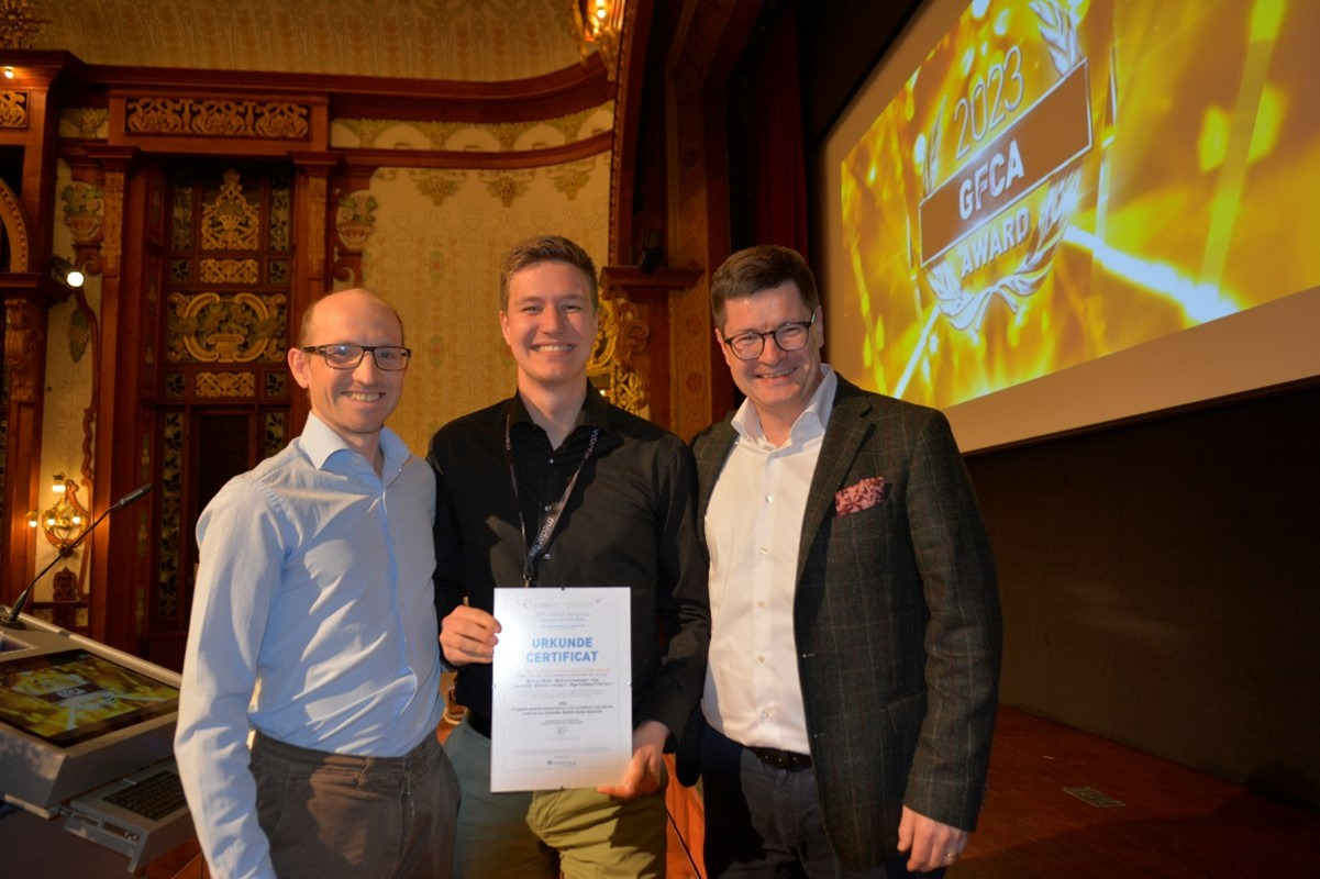 Thomas Mészáros (Moderator Award Ceremony SGH), Michael Wirth, Martin Moor (Orthopartner)